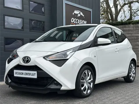Toyota Aygo CABRIO / CRUISE CONTR / AIRCO / NAVI / CAMERA ...