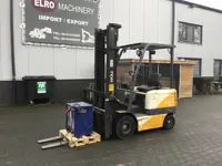 TCM FB25-6 (bj 2000)