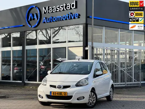 Toyota Aygo 1.0-12V Xcite White LUXE uitvoering airco leer zuinig