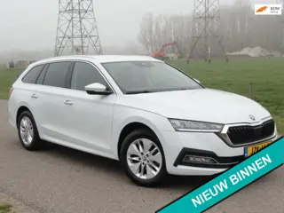 Skoda Octavia Combi 1.0TSI Business Edition Full LED I NAVIG I CAMERA I TREKHAAK