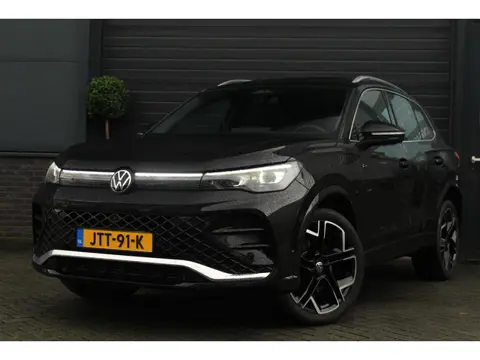 Volkswagen Tiguan 2.0 TSI 4Motion R-line Elegance | Panoramadak | Trekhaak | HUD | ACC | DCC | 360 C