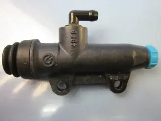 Used rempomp achter v11 sport brembo