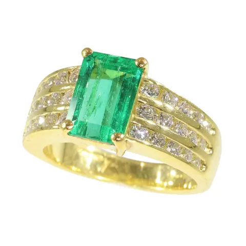 Kutchinsky's Green Splendour: 2.33ct Emerald Engagement Ring with Diamond Accents