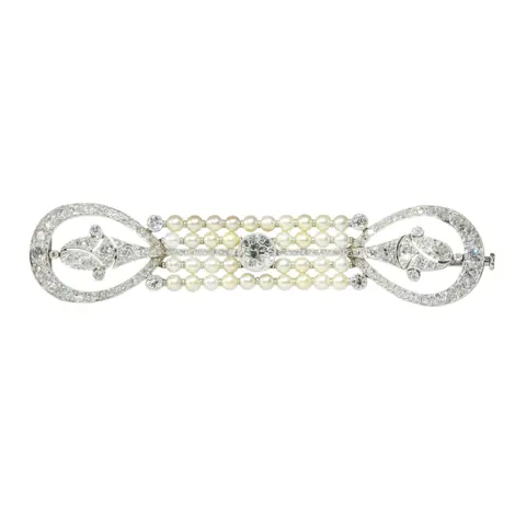 Era's Elegance: Exquisite Diamond and Pearl Brooch from the Dawn of Art Deco