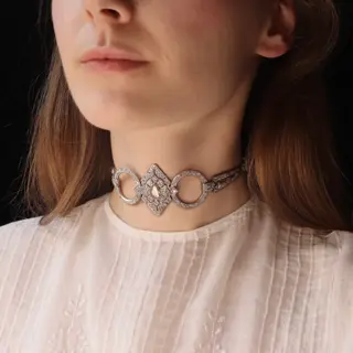 Roaring Twenties Glamour: Vintage Art Deco Diamond Dog Collar Necklace & Headpiece