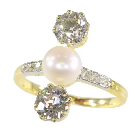 Elegance of 1915: The Timeless Engagement Ring