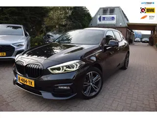 BMW 1-serie 118i High Executive Edition AUTOM/NAVI/CRUISE/CARPLAY/AIRCO/XENON/NL-AUTO/BLUETOOTH//PDC