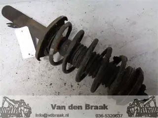 Peugeot 207 SW 1.6 VTi 2007-2013 Veerpoot links voor