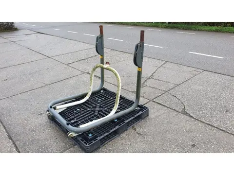 Yanmar SV05 en Benford dumper rolbeugels