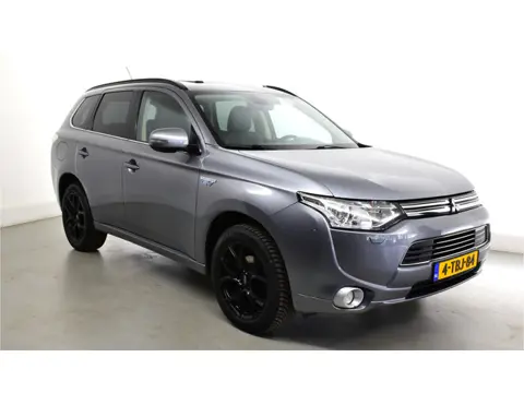 Mitsubishi Outlander 2.0 PHEV Instyle+ LEDER-SCHUIFDAK-Trekhaak-PHEV-privacyglas-Camera-keyless-stoe