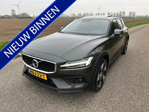 Volvo V60 Cross Country 2.0 D4 AWD Intro Edition Full Options