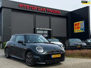 Mini Cooper SE John Cooper Works XL 54.2 kWh, Pano, Stuurwiel Verwarming, 360 Camera,
