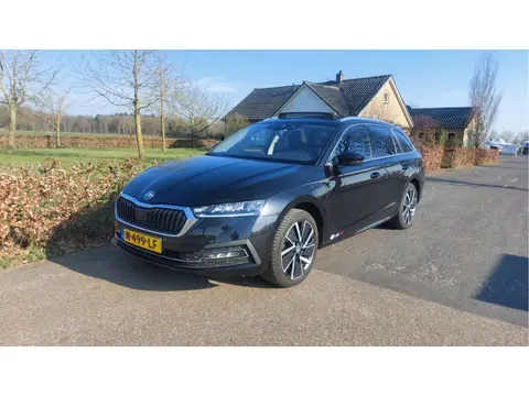 Škoda Octavia Combi 1.4 TSI iV PHEV Business Edition CLIMA/NAVI/PANO/LED BJ 2021