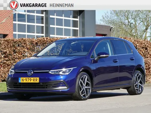 Volkswagen Golf 1.4 eHybrid Style | schuifdak | verwarmd stuur | IQ- light | massagestoelen