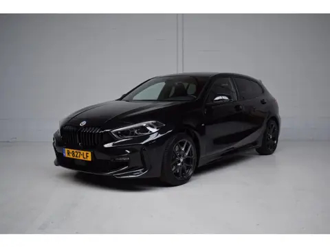 BMW 1-serie 120i 178PK AUT M-SPORT ORG.NED / 1e EIG / NAP / M-SPORTSTOELEN / CAMERA / LED / BTW