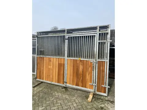Paardenboxen set van 8 stuks draaibare voorwanden