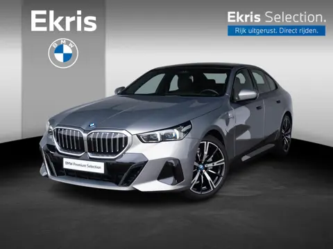 BMW 5 Serie Sedan 530e | M Sportpakket | Glazen Panoramadak | Stuur- en stoelverwarming | Trekhaak E