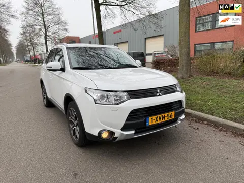 Mitsubishi Outlander 2.0 PHEV Instyle X-Line apk 04-2027