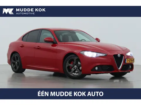 Alfa Romeo Giulia 2.0T Super | Trekhaak | Camera | Leder | Keyless | Getint Glas | 18 Inch