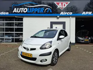 Toyota Aygo 1.0-12V Dynamic Navigator /Nieuwe apk bij afleverin/All season banden/Lm velgen/Airco/Na