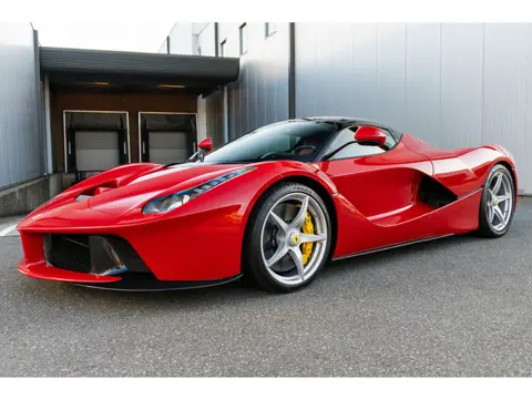 Ferrari LaFerrari - Rosso Corsa - 1 of 499 - Warranty 2026
