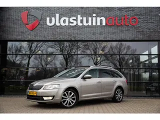 Škoda Octavia Combi 1.6 TDI Greentech Edition Businessline , Panoramadak, Trekhaak, Achteruitrijcame