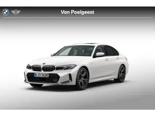 BMW 3 Serie Sedan 330e | M Sport | Comfort Pack | Glazen dak | Active Cruise Cbntrol