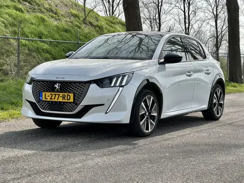 Peugeot e-208 EV GT 350 50 kWh | Panoramadak | Stoelverwarming | Apple carplay | LED | 3-fase | Came