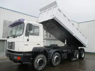 MAN F2000 35-364 , Manual , 8x4 , 3 way tipper , Spring suspension