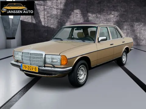 Mercedes-Benz 200-280 (W123) 200 | Automaat | Stoelverwarming | Schuifdak | Zeer mooi | Onderhoud aa