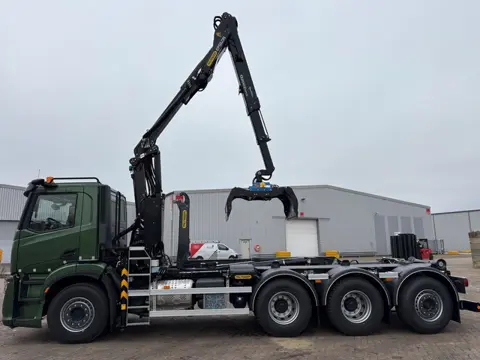 Iveco AD350X50ZY PS on Plus (bj 2026, automaat)