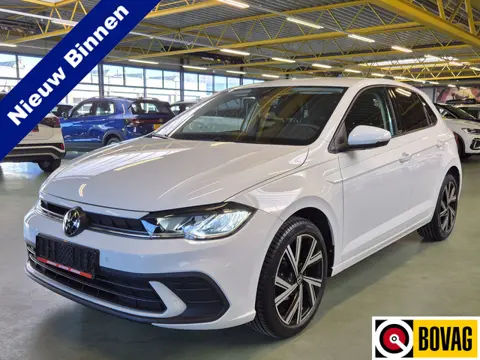 Volkswagen Polo 1.0 MPI -80pk- Move | 17" Bergamo Velgen | LED | Climate Control | Stoelverwarming |