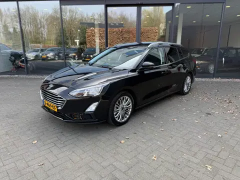 FORD FOCUS 1.0 EcoB. Hybrid Titanium,Pano,B/O,Digi Displ.,Navi,Clima,Camera,Lane Ass.,