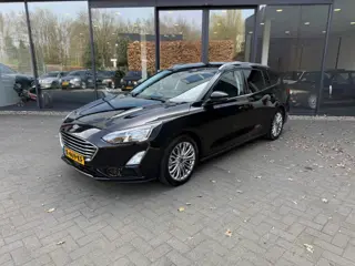 FORD FOCUS 1.0 EcoB. Hybrid Titanium,Pano,B/O,Digi Displ.,Navi,Clima,Camera,Lane Ass.,