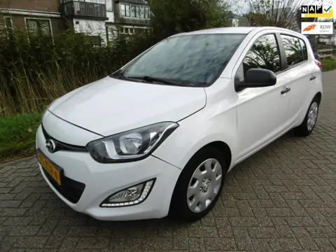 Hyundai I20 1.2i 86pk 4-Cil. 5-deurs Airco SCHADE DEUR EXPORT / HANDELSAUTO