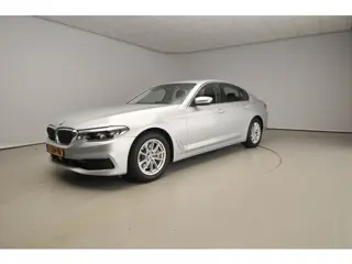 BMW 5 Serie Sedan 530i Trekhaak / Active cruise / Head-up / LED / Park assist / Camera / Alu wielen 