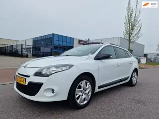 Renault Mégane Estate 1.5 dCi Parisienne PANO NAVI CRUISE TREKHAAK 2 X SLEUTELS