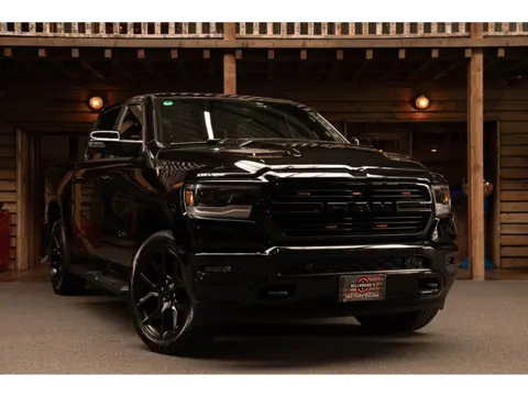 Dodge Ram 1500 5.7 V8 4x4 Crew Cab Laramie | flitsers | luchtvering | pano |