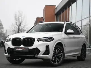BMW X3 BMW X3 xDrive30e 292PK M-Sport Electr/Tr.Haak Keyless Sfeerverl Camera 19-Inch Black&White!