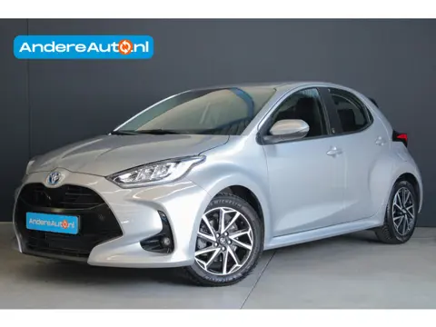Toyota Yaris 1.5 Hybrid Dynamic |camera|stoelverwarming|dealer onderhouden|