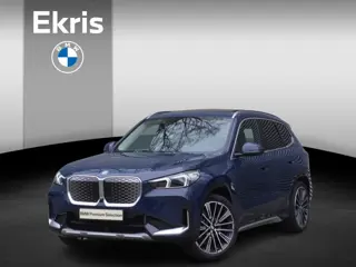 BMW iX1 xDrive30 20 inch Multispaak | Trekhaak met elektrisch wegklapbare kogel | Glazen panoramadak