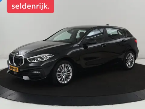 BMW 1-serie 120i Business Edition Plus | Leder | Sportstoelen  | Carplay | Stoelverwarming | Live Co
