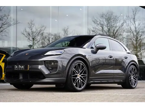 Porsche Macan 4 100 kWh Panoramadak / Passenger Display / RS Spyder Velgen