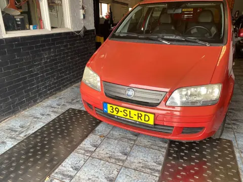 Fiat Idea 1.4-16V Dynamic (bj 2006)