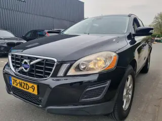 Volvo XC60 2.0T Momentum Leder Navi T6 203 Pk