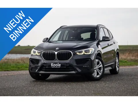 BMW X1 xDrive25e Executive CAMERA / CARPLAY / HEAD UP DISPLAY / LEDER / LED / CRUISE CONTROLE / STOE