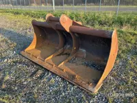 2050 mm Q/C Cleanup Bucket