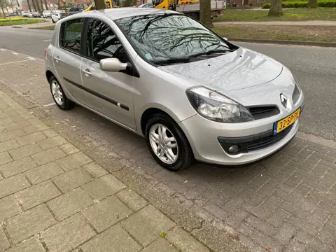 Renault Clio 1.4-16V Dynamique Luxe met airco