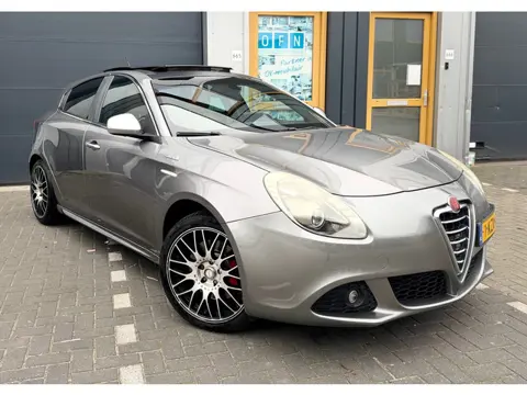 Alfa Romeo Giulietta 1.4 T Distinctive-170 PK=Automaat-Nieuwe APK