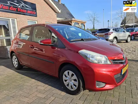Toyota Yaris 1.0 VVT-i Aspiration. Goed onderhouden en leuk uitgevoerd, o.a. navigatie, camera. etc.